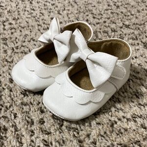 NWOT leather Velcro bow Mary janes for baby - size 1